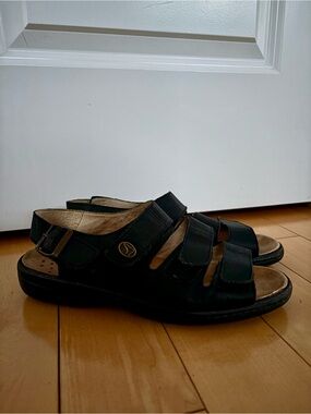 Black Leather Triple Strap Volks Walkers Comfort Sandals